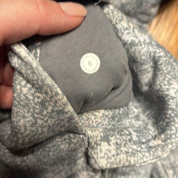 SCUBA HOODIE *LIGHT COTTON FLEECE
Frozen Vista Alpine White Multi
Size: 6 - Picture 4 of 5